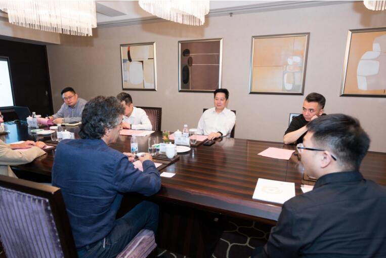 集團(tuán)黨委副書記、副董事長、總經(jīng)理楊川會見維尼奧拉藝術(shù)研究中心創(chuàng)始人皮耶羅·洛卡瑟卡教授一行