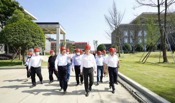 奮戰(zhàn)27天 奪取“一號(hào)工程”建設(shè)首勝 ——尊龍凱時(shí)集團(tuán)現(xiàn)場(chǎng)調(diào)研督導(dǎo)金牛賓館改（擴(kuò)）建工程側(cè)記