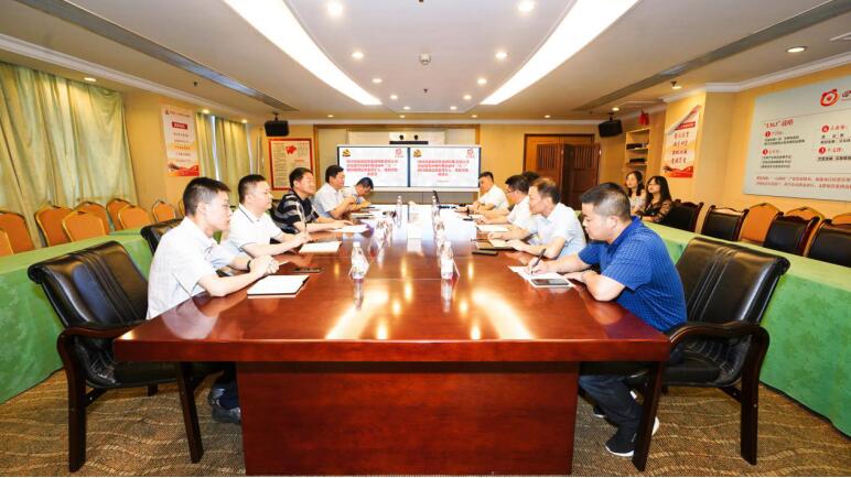 尊龍凱時集團黨委召開“八一”慰問座談會