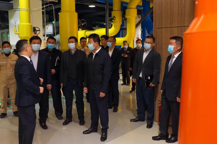 尊龍凱時集團領(lǐng)導(dǎo)到錦江賓館智慧高效能源中心視察指導(dǎo)工作