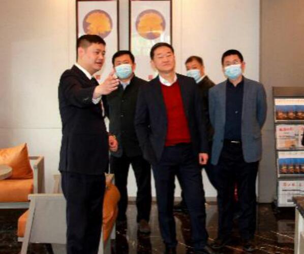 集團黨委書記、董事長任丁調(diào)研“錦著”天府廣場店