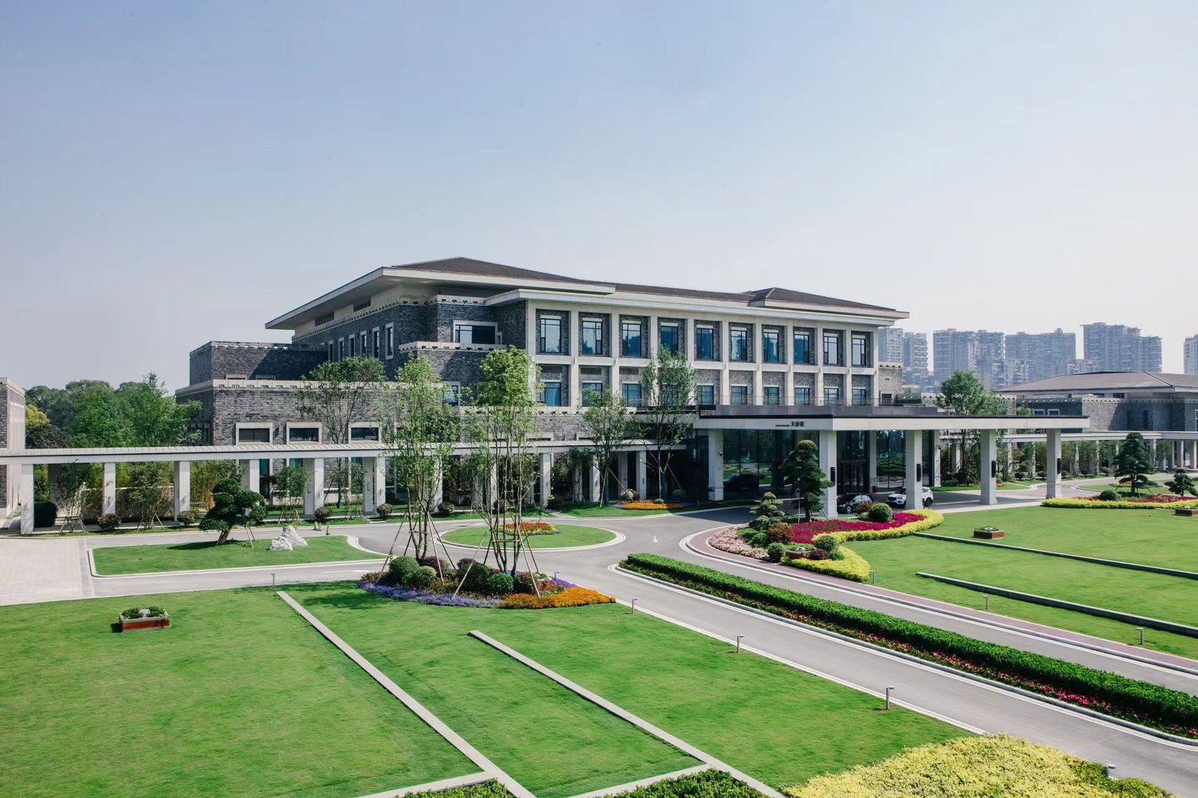 整合全省旅游資產(chǎn) 壯大“萬(wàn)億級(jí)”文旅產(chǎn)業(yè)集群 四川尊龍凱時(shí)打造“國(guó)內(nèi)一流知名酒店集團(tuán)”