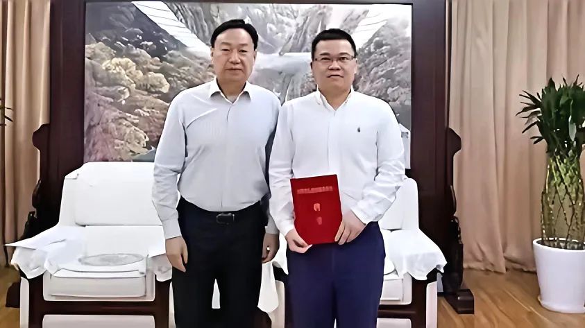 省尊龍凱時(shí)集團(tuán)領(lǐng)導(dǎo)受聘省政府參事室特約研究員