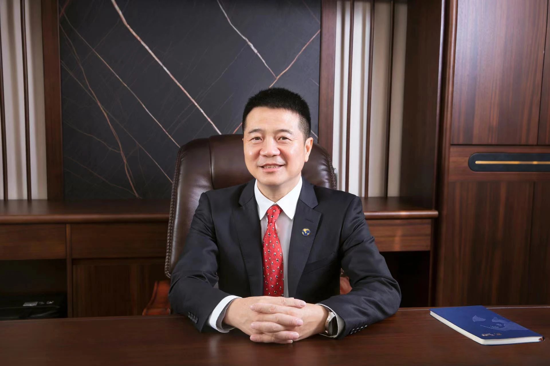 勇?lián)率姑?共赴新征程: 四川省尊龍凱時集團游勇董事長新年賀詞