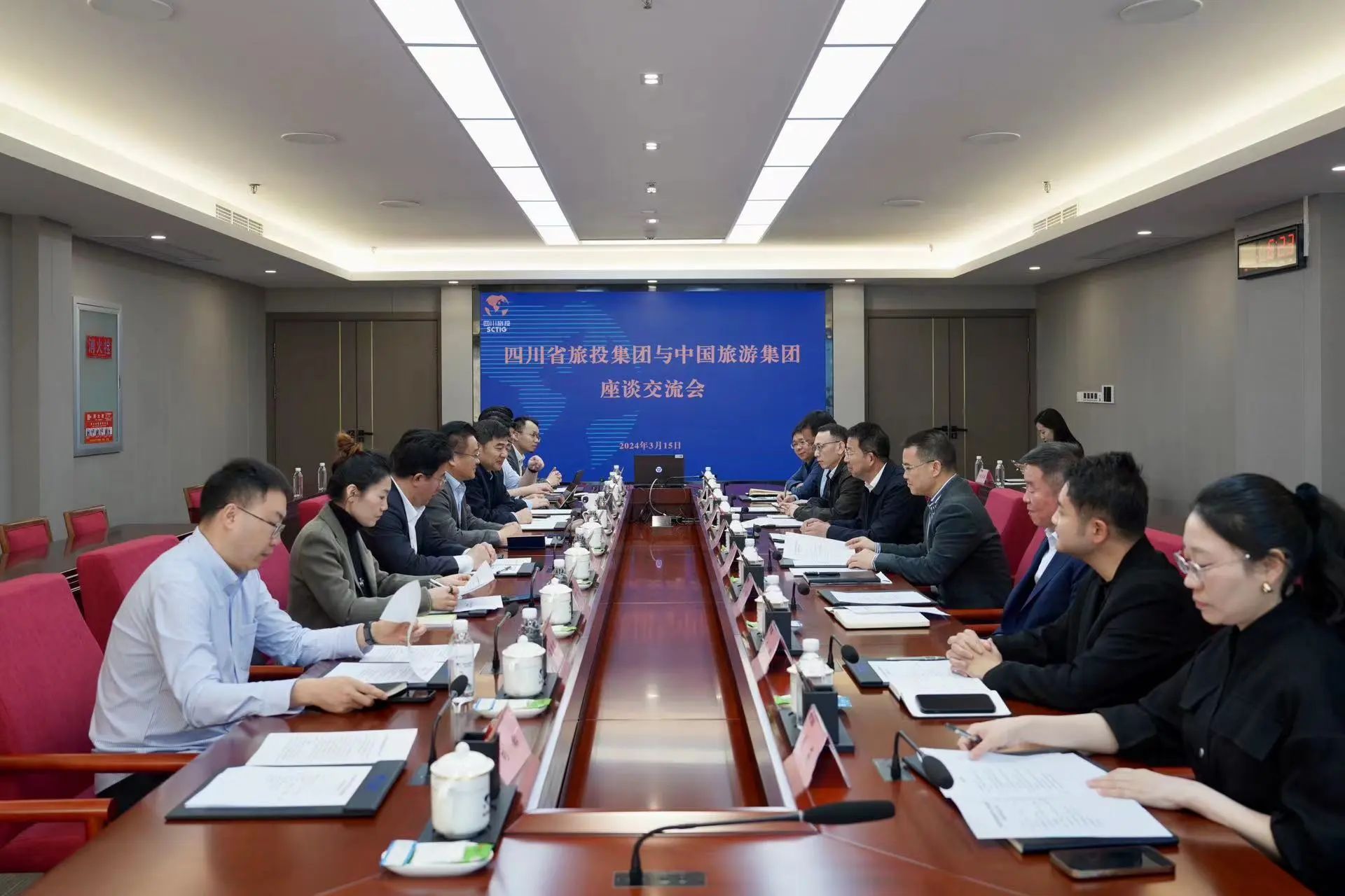 省尊龍凱時(shí)集團(tuán)與中國旅游集團(tuán)舉行座談交流會(huì)