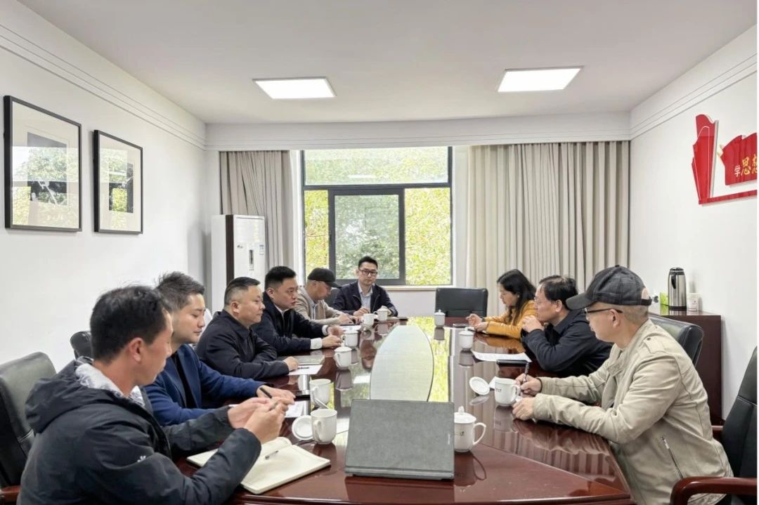 省尊龍凱時集團考察組赴成都大學(xué)考察交流