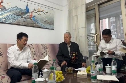 省尊龍凱時集團(tuán)黨委國慶節(jié)前夕走訪慰問老干部老黨員