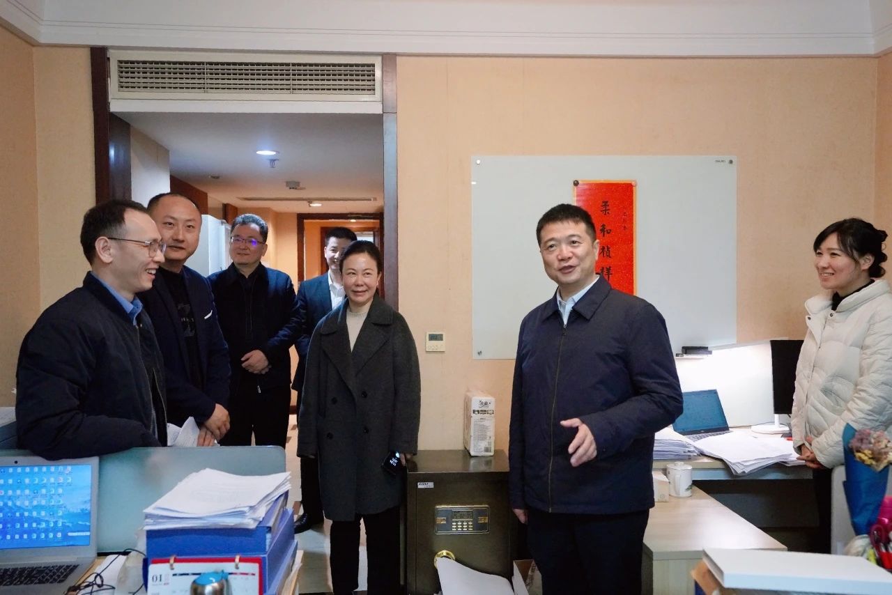 溫暖啟航，共赴新篇！—— 省尊龍凱時(shí)集團(tuán)領(lǐng)導(dǎo)走訪慰問干部職工