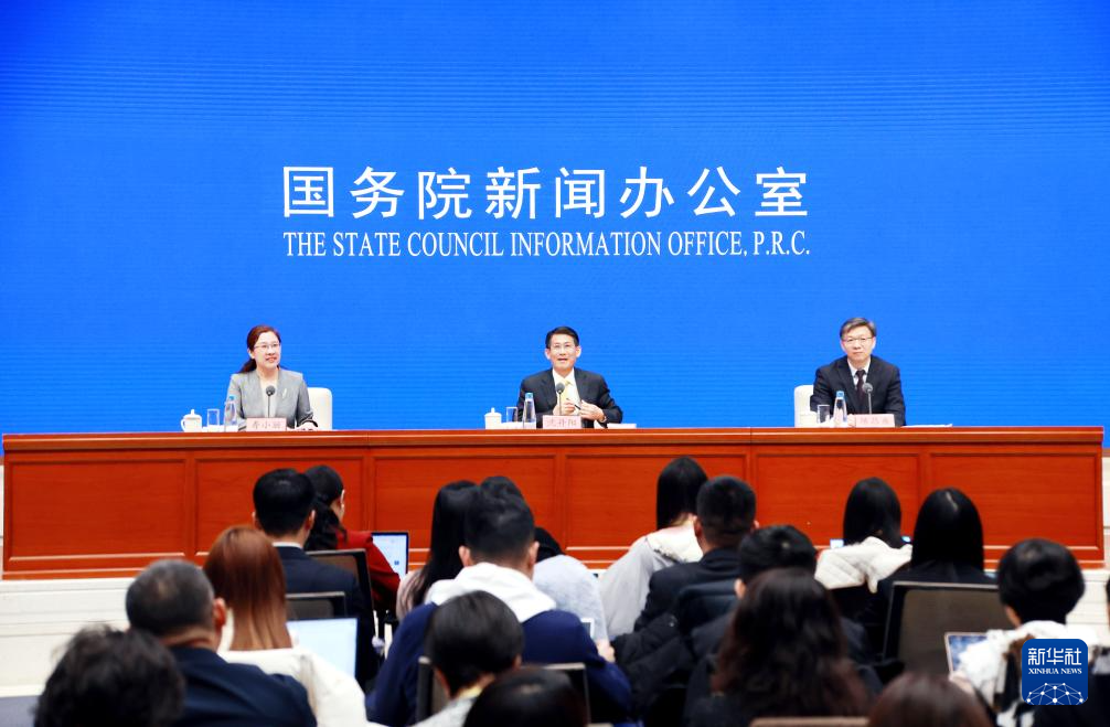 兩會現(xiàn)場速遞丨政府工作報告起草組負(fù)責(zé)人解讀報告新部署