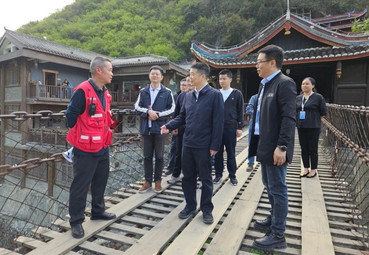 省尊龍凱時(shí)集團(tuán)黨委書記、董事長游勇率隊(duì)到瀘定橋和牛背山景區(qū)開展“五一”節(jié)前安全專項(xiàng)檢查